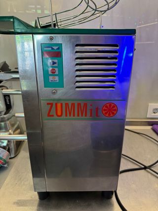 Máquina exprimidora automática ZUMMIT