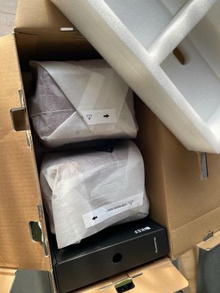 Altavoces KEF autoamplificados rojos