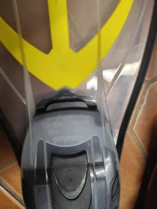 Equipo de buceo: traje, aletas y escarpines