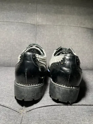 Scarpe brogue Zizù la Femme nere e bianche