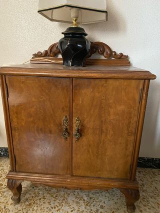 2 Mesitas auxiliares de madera