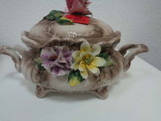 Sopera de cerámica con flores