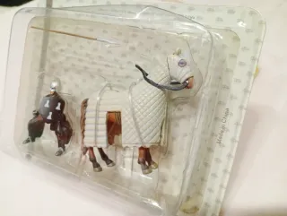 2 Figuras de plomo caballero con caballo