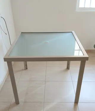 Mesa de jardín cristal y metal