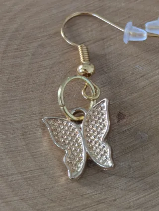 Pendientes mariposa dorados nuevos