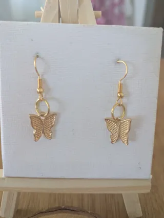 Pendientes mariposa dorados nuevos