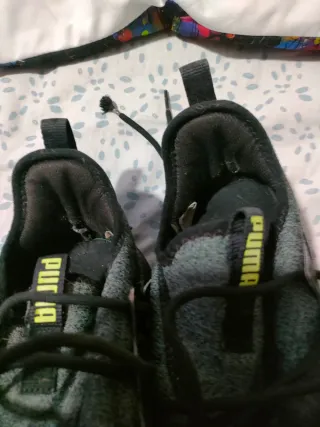 Zapatillas Puma grises y verdes