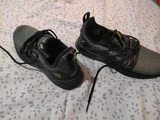 Zapatillas Puma grises y verdes