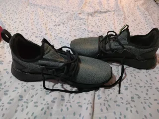 Zapatillas Puma grises y verdes