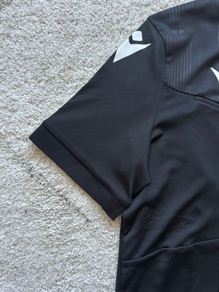 Camiseta árbitro Macron negra