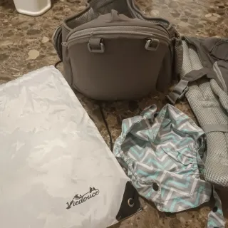 Varie cose: accessori, abbigliamento, giocattoli...