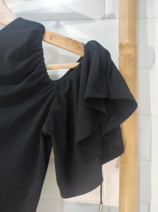 Body negro asimétrico Zara · Talla S