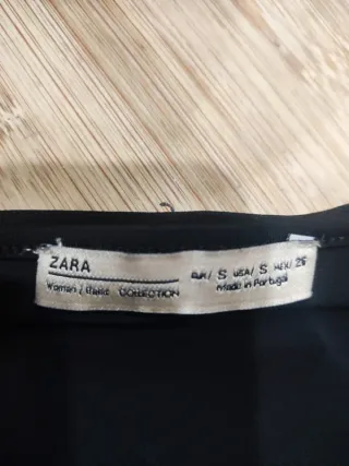 Body negro asimétrico Zara · Talla S