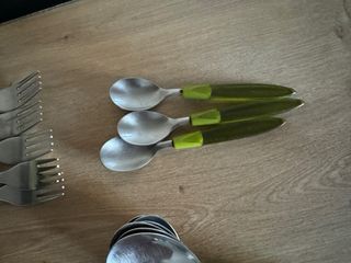 Lote de cubiertos de colores