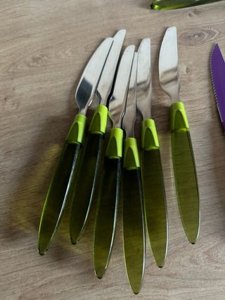 Lote de cubiertos de colores