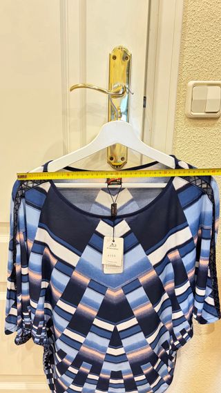 Blusa estampada azul y multicolor nueva a estrenar