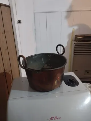 Pentola antica in rame