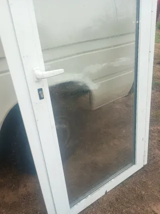 Puerta de aluminio con cristal