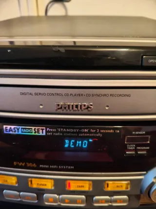 Minicadena Philips FW306/22 y altavoces