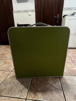 Mesa plegable camping con 4 banquetas.