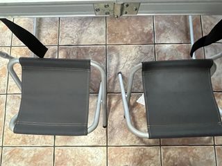 Mesa plegable camping con 4 banquetas.