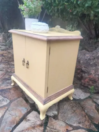 Mesita Noche Antigua Amarilla