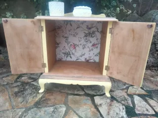 Mesita Noche Antigua Amarilla