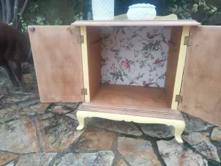 Mesita Noche Antigua Amarilla