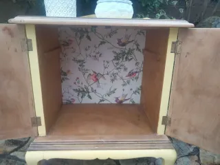 Mesita Noche Antigua Amarilla