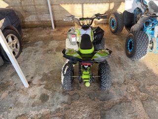 Cuadriciclo Eléctrico Infantil Casi Nuevo