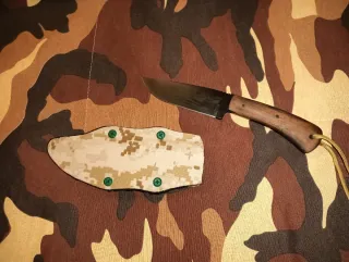 Cuchillo militar con funda