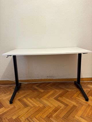 Tavolo da scrivania AeroCool con gambe in acciaio