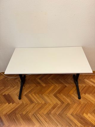 Tavolo da scrivania AeroCool con gambe in acciaio