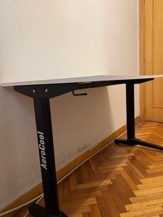 Tavolo da scrivania AeroCool con gambe in acciaio