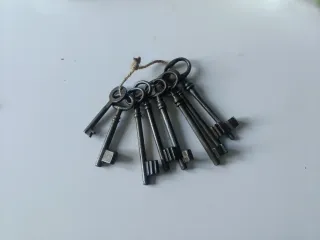 8 Llaves antiguas de metal