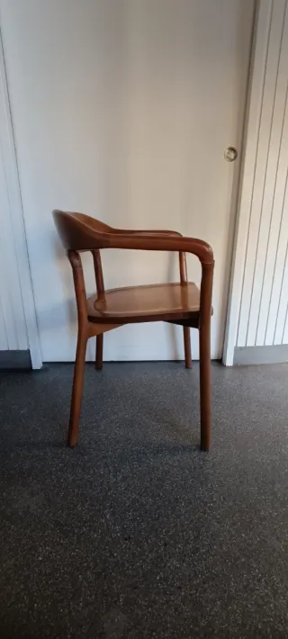 Silla de madera maciza hecha a mano