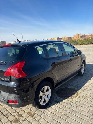 Peugeot 3008 2011