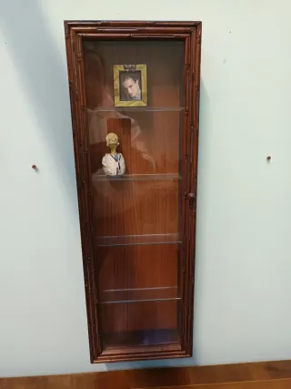 Vetrina bambù con ripiani in vetro