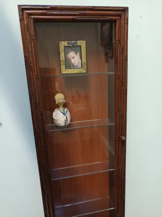 Vetrina bambù con ripiani in vetro