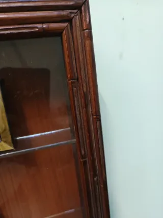 Vetrina bambù con ripiani in vetro