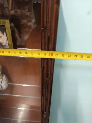 Vetrina bambù con ripiani in vetro