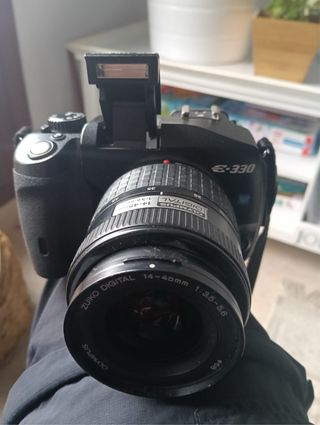 Cámara Olympus E-330 + objetivos 15-45 y 45-150
