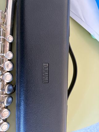 Flauta travesera Yamaha 221 con estuche