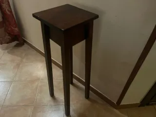 Tavolino in legno scuro