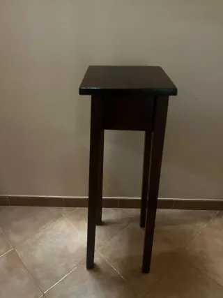 Tavolino in legno scuro