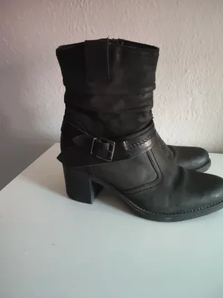 Botines negros de cuero