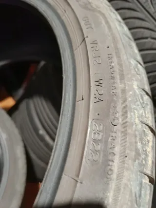 Bridgestone 225/40R19 93Y Neumático