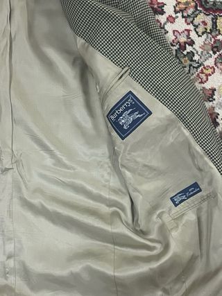 Chaqueta de traje gris y beige