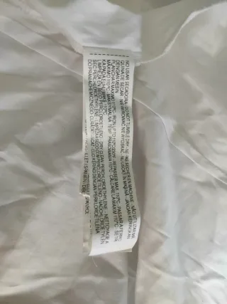 Camisa blanca entallada de Zara Basic