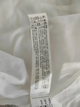 Camisa blanca entallada de Zara Basic